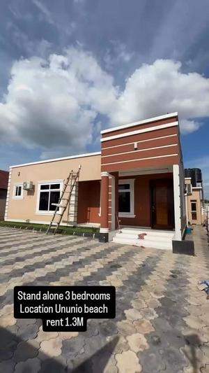 3 Bedrooms House for Rent in Ununio Beach, Dar Es Salaam