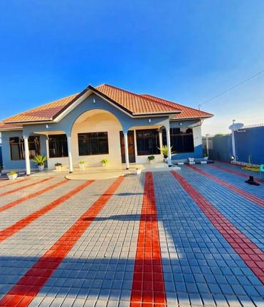 Nyumba ya vyumba vinne inauzwa Nyamuhongolo, Mwanza (800 sqm)