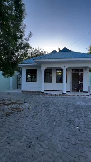 Nyumba ya vyumba viwili inapangishwa Makongo Mwanzoni, Dar Es Salaam Nyumba ya vyumba viwili inapangishwa Makongo Mwanzoni, Dar Es Salaam