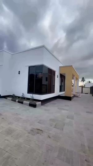 Nyumba ya vyumba vitatu inauzwa Madale Flamingo, Dar Es Salaam (500 sqm) Nyumba ya vyumba vitatu inauzwa Madale Flamingo, Dar Es Salaam (500 sqm)