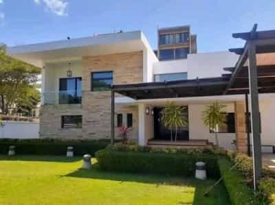 Nyumba ya vyumba vitano inauzwa Masaki, Dar Es Salaam