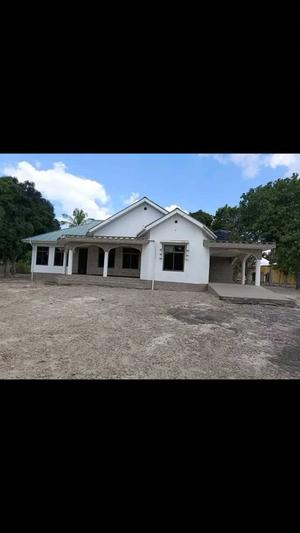 Nyumba ya vyumba vinne inauzwa Chanika Nyeburu, Dar Es Salaam (8500 sqm)