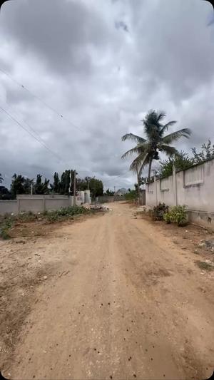 Kiwanja kinauzwa Salasala, Dar Es Salaam (1700 sqm) Kiwanja kinauzwa Salasala, Dar Es Salaam (1700 sqm)