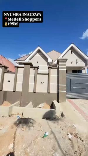 Nyumba ya vyumba vitatu inauzwa Medeli Shoppers, Dodoma (400 sqm) Nyumba ya vyumba vitatu inauzwa Medeli Shoppers, Dodoma (400 sqm)