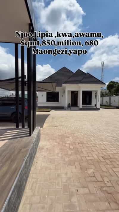 Nyumba ya vyumba vitano inauzwa Goba Center, Dar Es Salaam (850 sqm)