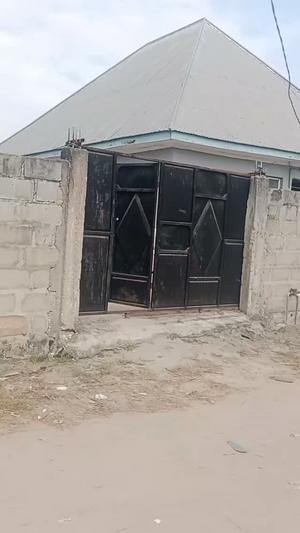 Nyumba ya vyumba 6 inauzwa Buyuni, Dar Es Salaam (400 sqm) Nyumba ya vyumba 6 inauzwa Buyuni, Dar Es Salaam (400 sqm)