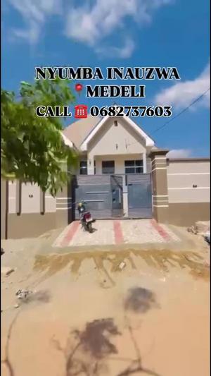 Nyumba ya vyumba vitatu inauzwa Medeli, Dodoma (350 sqm) Nyumba ya vyumba vitatu inauzwa Medeli, Dodoma (350 sqm)