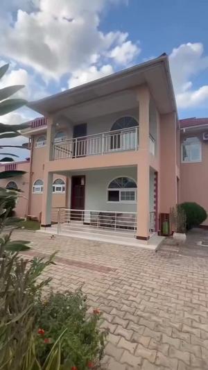 Nyumba ya vyumba vitano inauzwa Mbezi Beach, Dar Es Salaam Nyumba ya vyumba vitano inauzwa Mbezi Beach, Dar Es Salaam