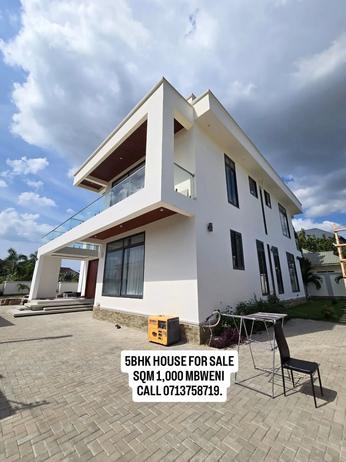 Nyumba ya vyumba vitano inauzwa Mbweni, Dar Es Salaam (1000 sqm)