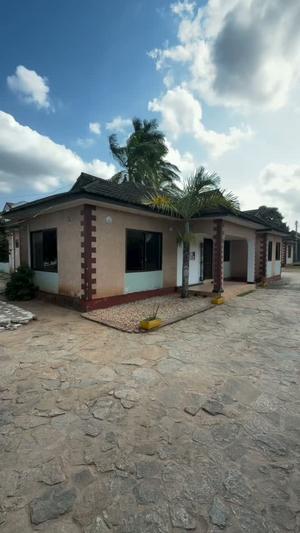 Apartment for Sale in Mbezi Beach, Dar Es Salaam (1400 sqm) Apartment for Sale in Mbezi Beach, Dar Es Salaam (1400 sqm)