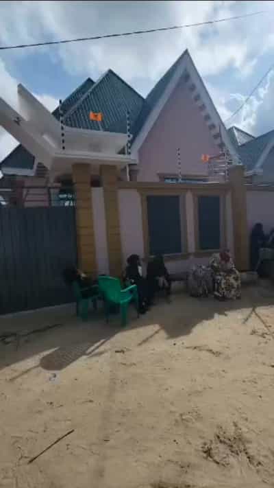 Nyumba ya vyumba vitatu inauzwa Mbagala Chamaz, Dar Es Salaam (450 sqm) Nyumba ya vyumba vitatu inauzwa Mbagala Chamaz, Dar Es Salaam (450 sqm)