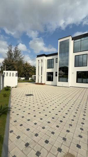 Nyumba ya vyumba 6 inauzwa Mbweni JKT, Dar Es Salaam (1300 sqm)