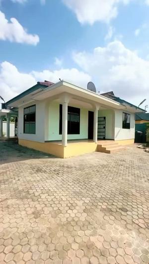 Nyumba ya vyumba vitatu inapangishwa Mbweni JKT, Dar Es Salaam Nyumba ya vyumba vitatu inapangishwa Mbweni JKT, Dar Es Salaam