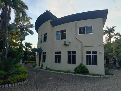 Villa (Furnished) ya vyumba vitatu inapangishwa Mikocheni, Dar Es Salaam