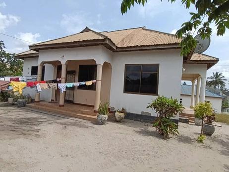 Nyumba ya vyumba vitatu inauzwa Kivule CCM, Dar Es Salaam (400 sqm)
