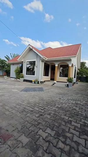 Nyumba ya vyumba vitano inapangishwa Pugu Kinyamwezi, Dar Es Salaam Nyumba ya vyumba vitano inapangishwa Pugu Kinyamwezi, Dar Es Salaam