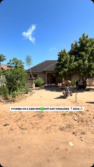 Nyumba ya vyumba vinne inauzwa Kigamboni, Dar Es Salaam (1800 sqm) Nyumba ya vyumba vinne inauzwa Kigamboni, Dar Es Salaam (1800 sqm)