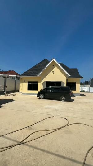 Nyumba ya vyumba vitatu inauzwa Bahari Beach, Dar Es Salaam (1050 sqm) Nyumba ya vyumba vitatu inauzwa Bahari Beach, Dar Es Salaam (1050 sqm)