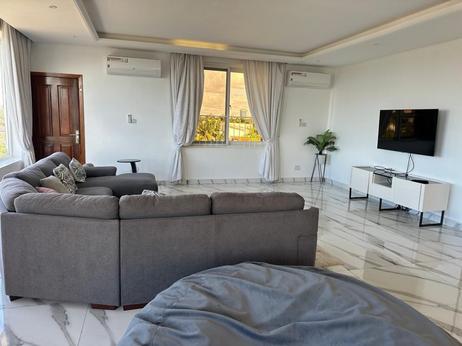Apartment (Furnished) ya vyumba vitatu inapangishwa Mikocheni, Dar Es Salaam