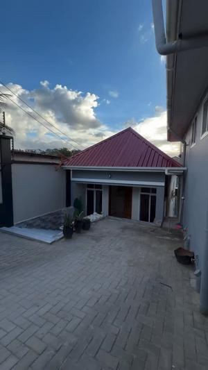 Apartment ya chumba kimoja inapangishwa Salasala Pori Poa, Dar Es Salaam Apartment ya chumba kimoja inapangishwa Salasala Pori Poa, Dar Es Salaam