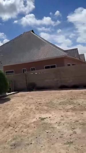 Nyumba ya vyumba 10 inauzwa Mipango Chuo, Dodoma Nyumba ya vyumba 10 inauzwa Mipango Chuo, Dodoma