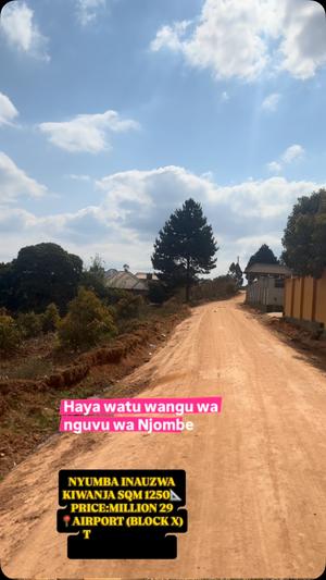 Nyumba ya vyumba vinne inauzwa Airport (Block X), Dar Es Salaam (1250 sqm) Nyumba ya vyumba vinne inauzwa Airport (Block X), Dar Es Salaam (1250 sqm)