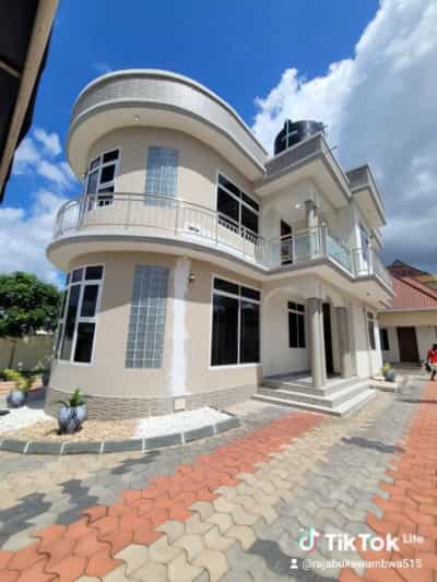Nyumba ya vyumba vinne inauzwa Kitunda Mwanagati, Dar Es Salaam (1000 sqm)