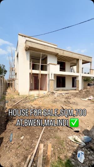Nyumba ya vyumba vitano inauzwa Mbezi Beach Malindi, Dar Es Salaam (700 sqm) Nyumba ya vyumba vitano inauzwa Mbezi Beach Malindi, Dar Es Salaam (700 sqm)