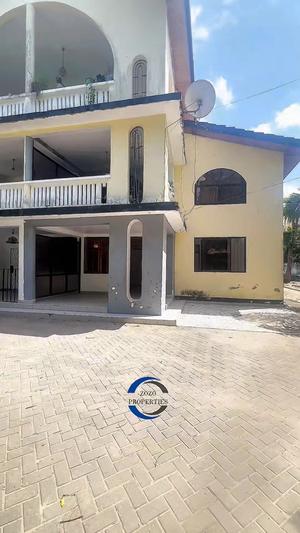 Apartment ya vyumba vitatu inapangishwa Mikocheni, Dar Es Salaam Apartment ya vyumba vitatu inapangishwa Mikocheni, Dar Es Salaam