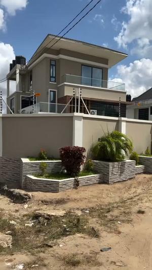 Nyumba ya vyumba vinne inauzwa Goba Magorofani, Dar Es Salaam (1000 sqm) Nyumba ya vyumba vinne inauzwa Goba Magorofani, Dar Es Salaam (1000 sqm)