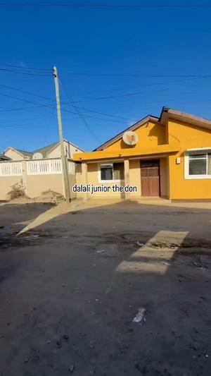 Nyumba inauzwa Kinondoni, Dar Es Salaam (350 sqm)