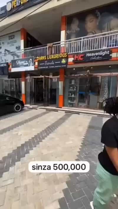 Duka linapangishwa Sinza, Dar Es Salaam