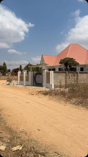 Kiwanja kinauzwa Dodoma Mjini Ntyuka Center (300 sqm)