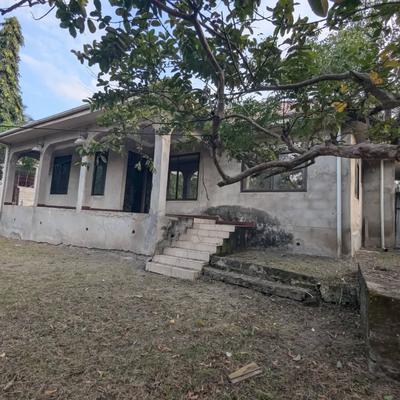 Nyumba ya vyumba vitatu inauzwa Kimara Temboni Polisi, Dar Es Salaam (670 sqm) Nyumba ya vyumba vitatu inauzwa Kimara Temboni Polisi, Dar Es Salaam (670 sqm)