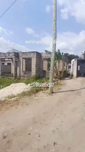Nyumba ya vyumba viwili inauzwa Kimara Temboni, Dar Es Salaam (450 sqm) Nyumba ya vyumba viwili inauzwa Kimara Temboni, Dar Es Salaam (450 sqm)
