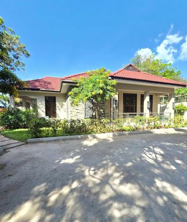Villa (Furnished) ya vyumba vinne inapangishwa Oysterbay, Dar Es Salaam Villa (Furnished) ya vyumba vinne inapangishwa Oysterbay, Dar Es Salaam