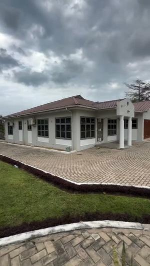 4 Bedrooms House for Rent in Ununio Beach, Dar Es Salaam