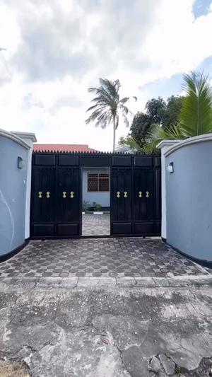 3 Bedrooms House for Rent in Ununio Beach, Dar Es Salaam