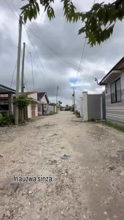 Nyumba inauzwa Sinza, Dar Es Salaam (300 sqm)