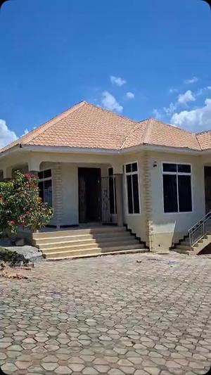Nyumba ya vyumba vitatu inauzwa Salasala Ushuani, Dar Es Salaam (900 sqm) Nyumba ya vyumba vitatu inauzwa Salasala Ushuani, Dar Es Salaam (900 sqm)