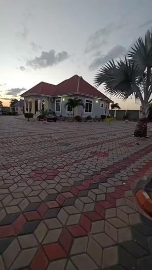 Nyumba ya vyumba vitano inauzwa Chanika Buyuni, Dar Es Salaam (1790 sqm)