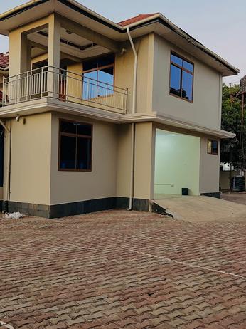 Nyumba ya vyumba 8 inapangishwa Uzunguni, Tanga Nyumba ya vyumba 8 inapangishwa Uzunguni, Tanga