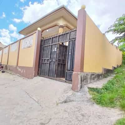 Nyumba ya vyumba vitatu inapangishwa KIMARA SUKA, Dar Es Salaam Nyumba ya vyumba vitatu inapangishwa KIMARA SUKA, Dar Es Salaam