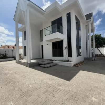 Nyumba ya vyumba vinne inauzwa Kijitonyama Sayansi, Dar Es Salaam (400 sqm)