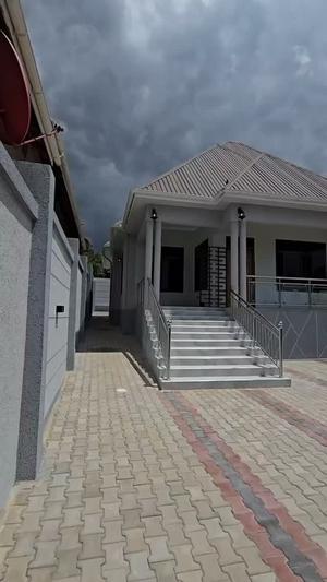 Nyumba ya vyumba vitatu inauzwa Tegeta Namanga, Dar Es Salaam (500 sqm)