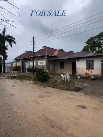 Kiwanja kinauzwa Kinondoni, Dar Es Salaam sqm 300