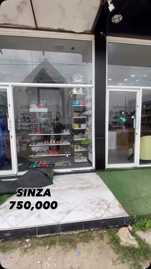 Duka linapangishwa Sinza, Dar Es Salaam