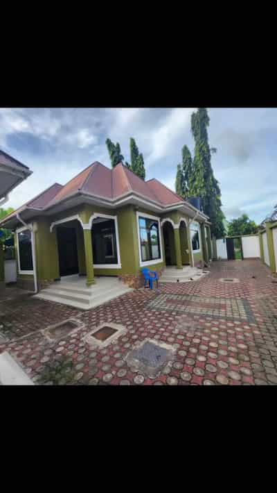 Apartment ya vyumba vitatu inauzwa Buza KANISANI, Dar Es Salaam (400 sqm)