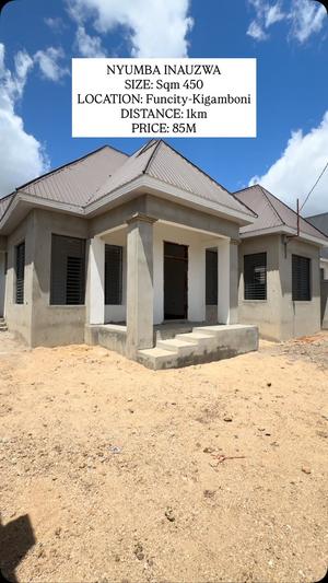 Nyumba ya vyumba vinne inauzwa Mikwambe, Dar Es Salaam (450 sqm)