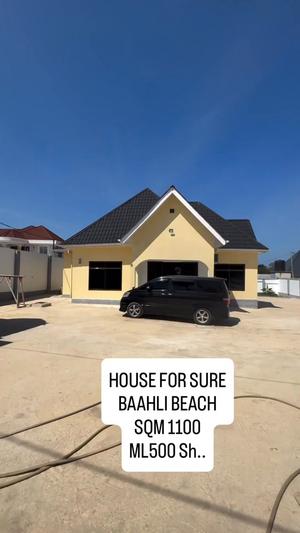 3 Bedrooms House for Sale in Bahari Beach, Dar Es Salaam (1100 sqm) 3 Bedrooms House for Sale in Bahari Beach, Dar Es Salaam (1100 sqm)